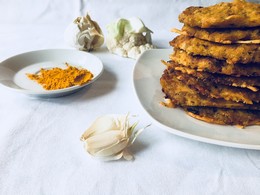 Karfiolové placky obalené v parmezánovej strúhanke
