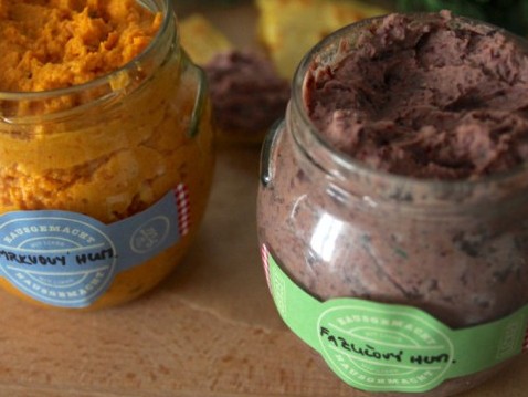 Mrkvový a fazuľový hummus so soccou