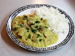 Karfiolov curry s tempehom
